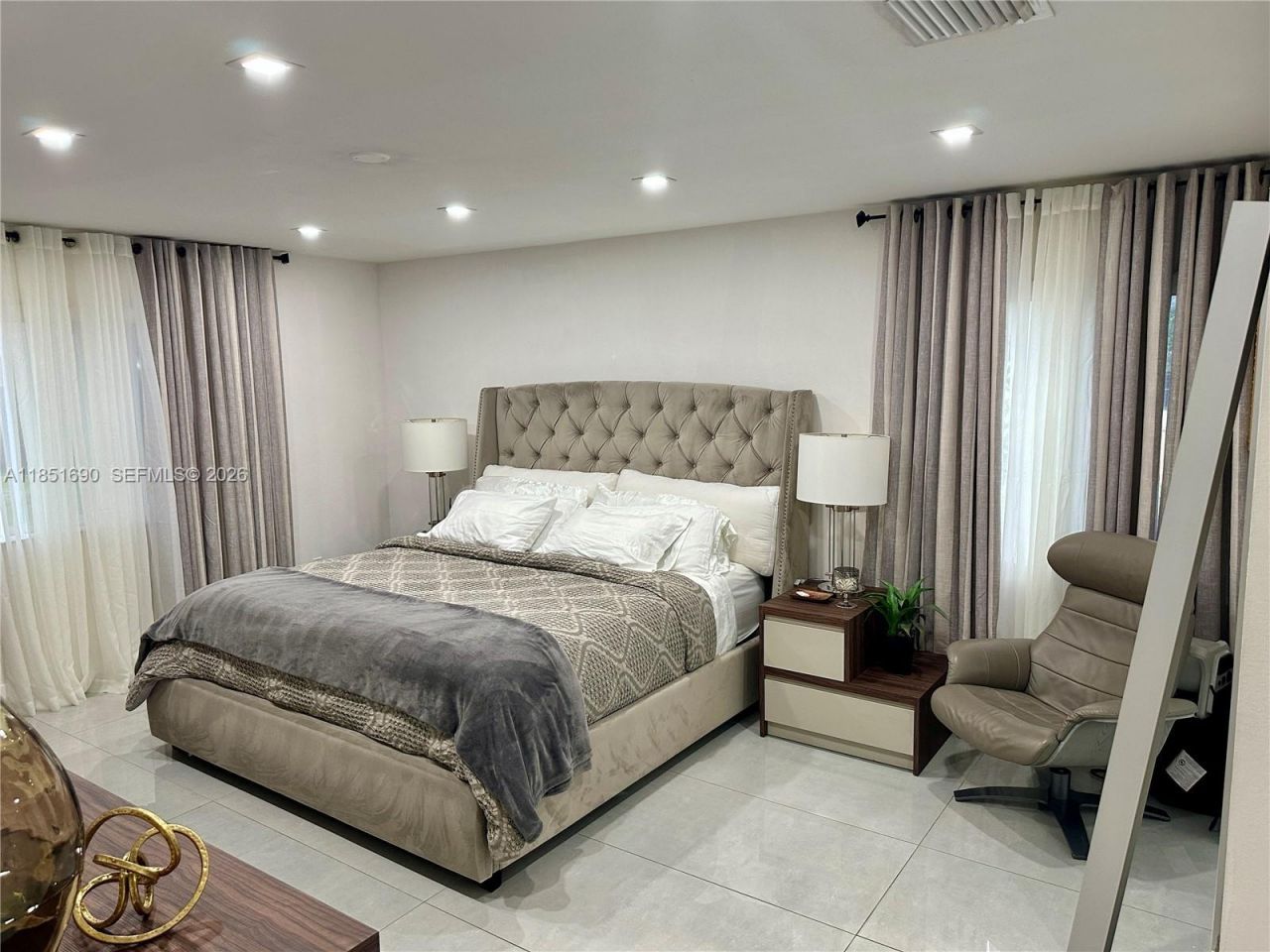 11 NE 151st St, Miami, FL 33162 Photo