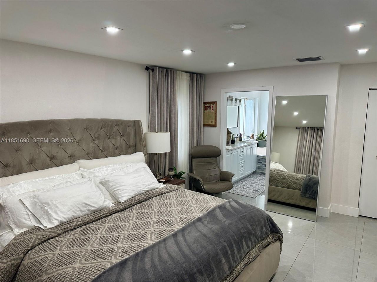 11 NE 151st St, Miami, FL 33162 Photo