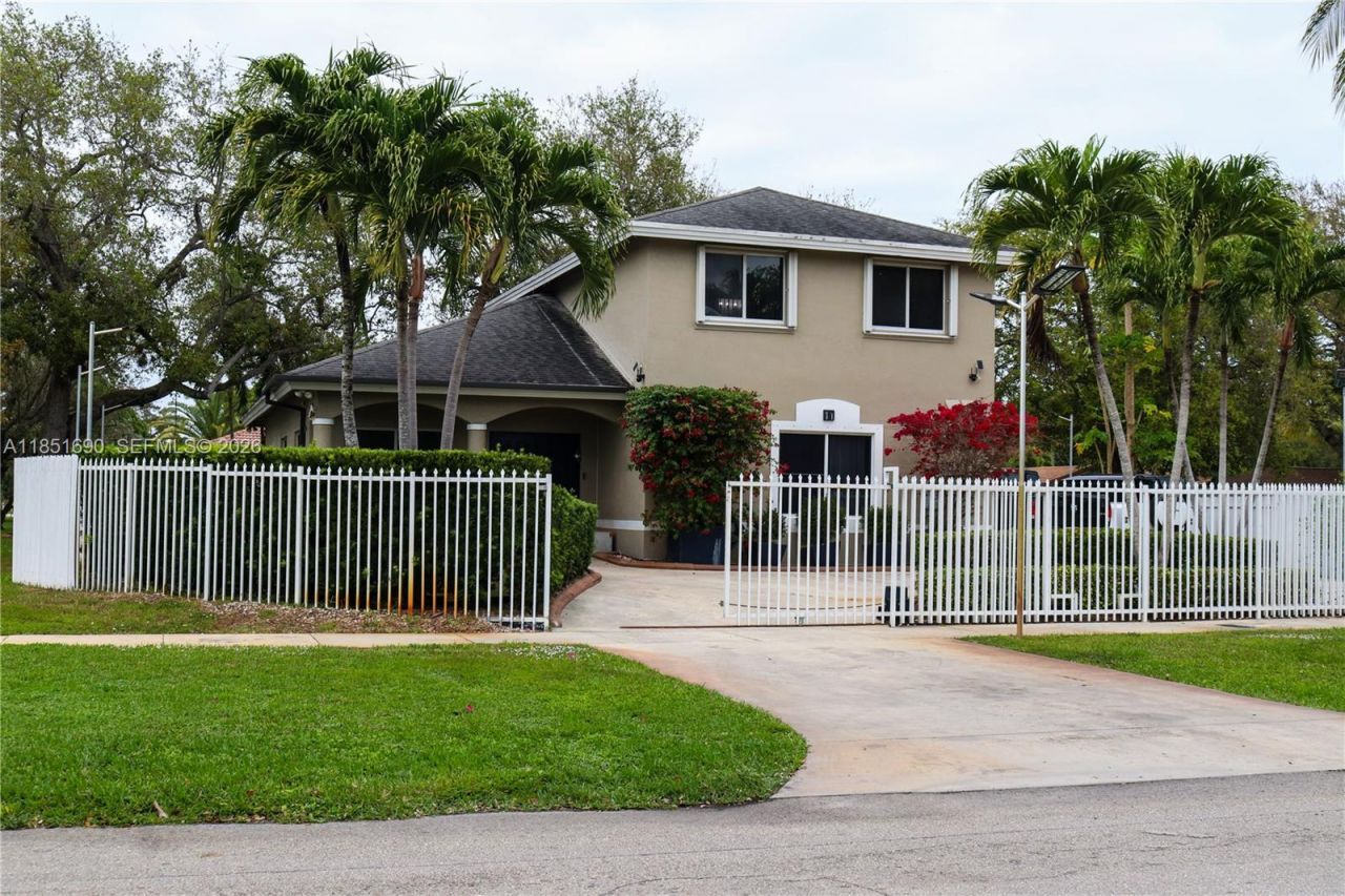 11 NE 151st St, Miami, FL 33162 Photo