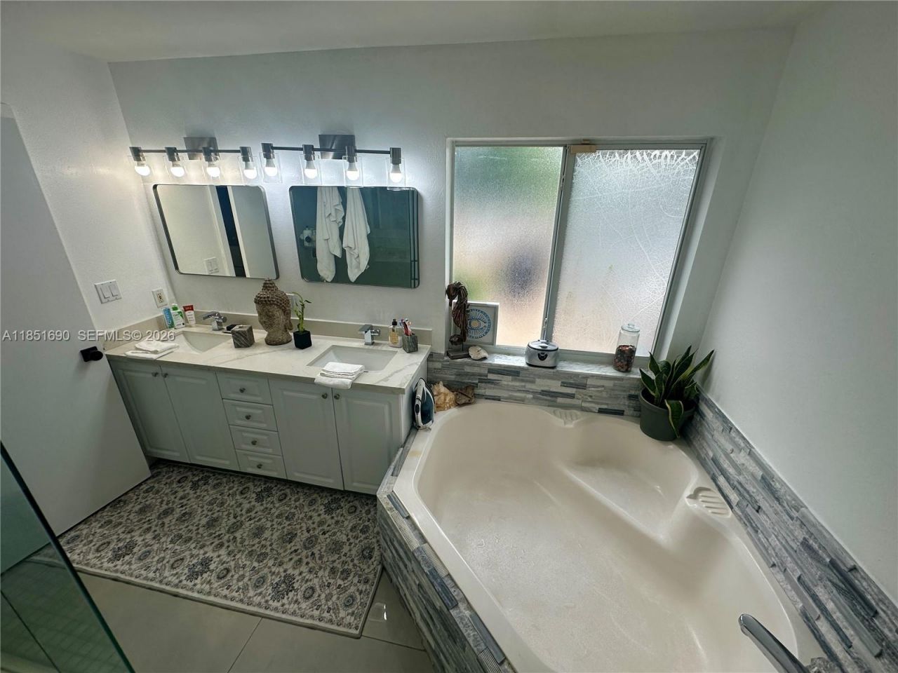 11 NE 151st St, Miami, FL 33162 Photo