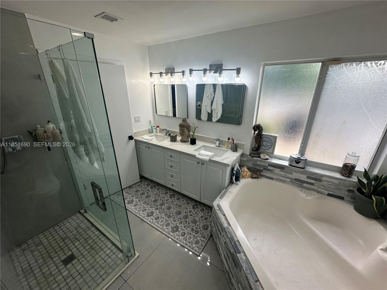 11 NE 151st St, Miami, FL 33162 Photo