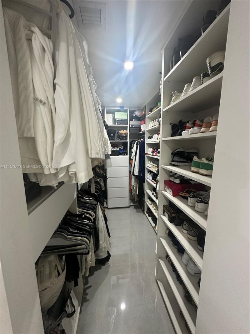 11 NE 151st St, Miami, FL 33162 Photo