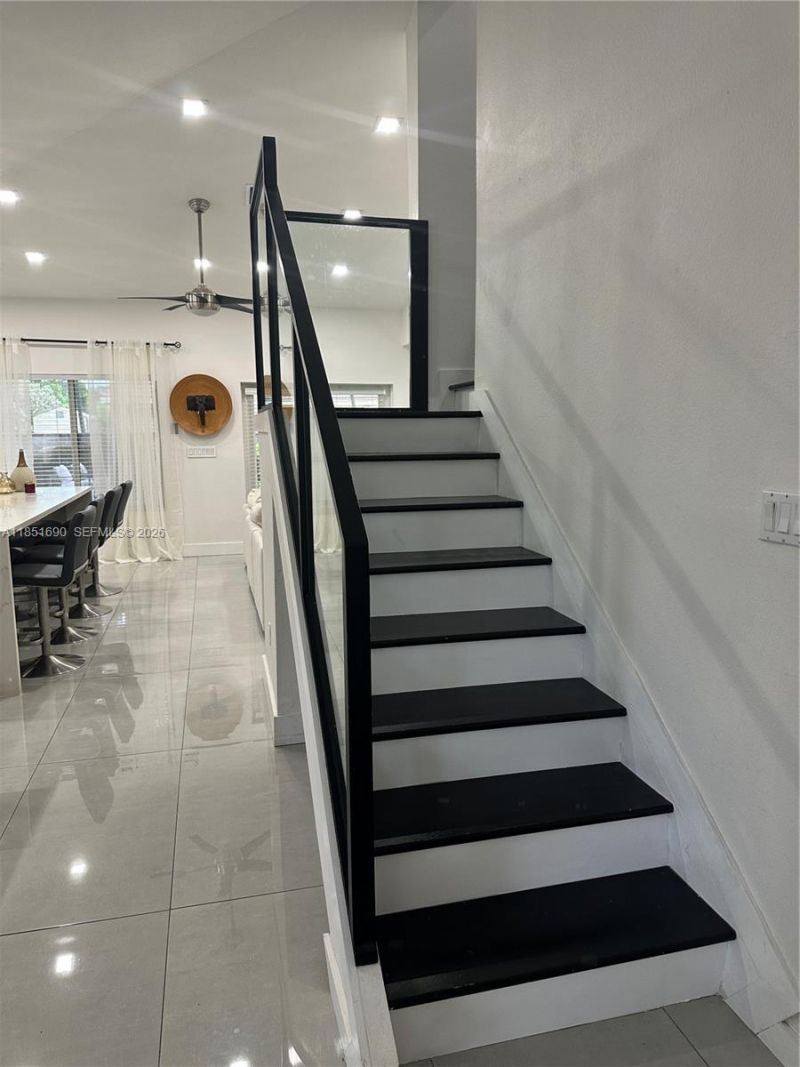 11 NE 151st St, Miami, FL 33162 Photo