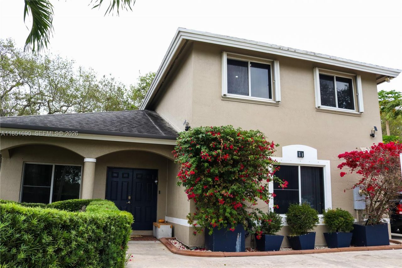11 NE 151st St, Miami, FL 33162 Photo