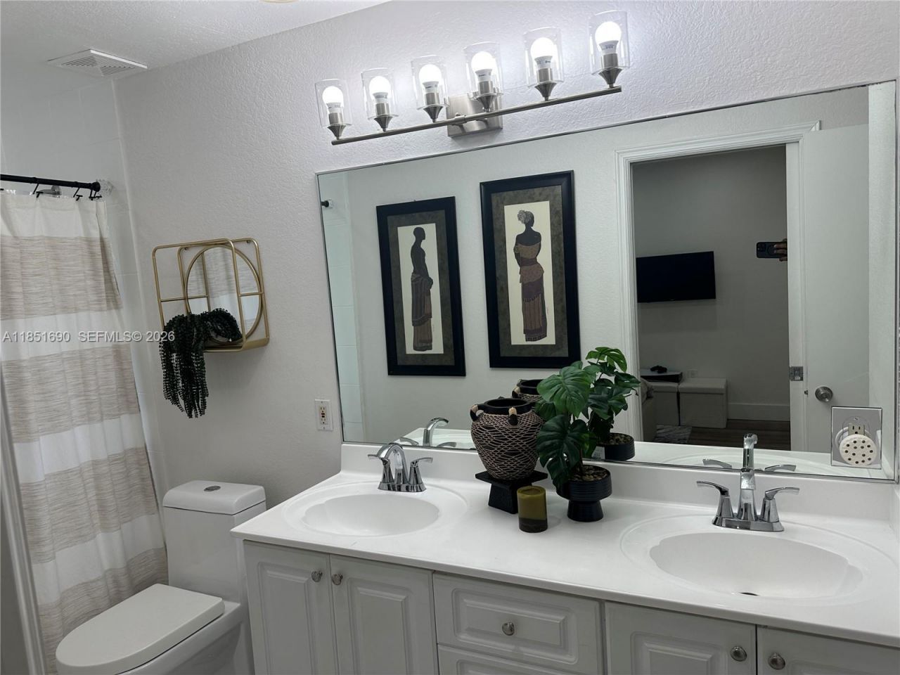 11 NE 151st St, Miami, FL 33162 Photo