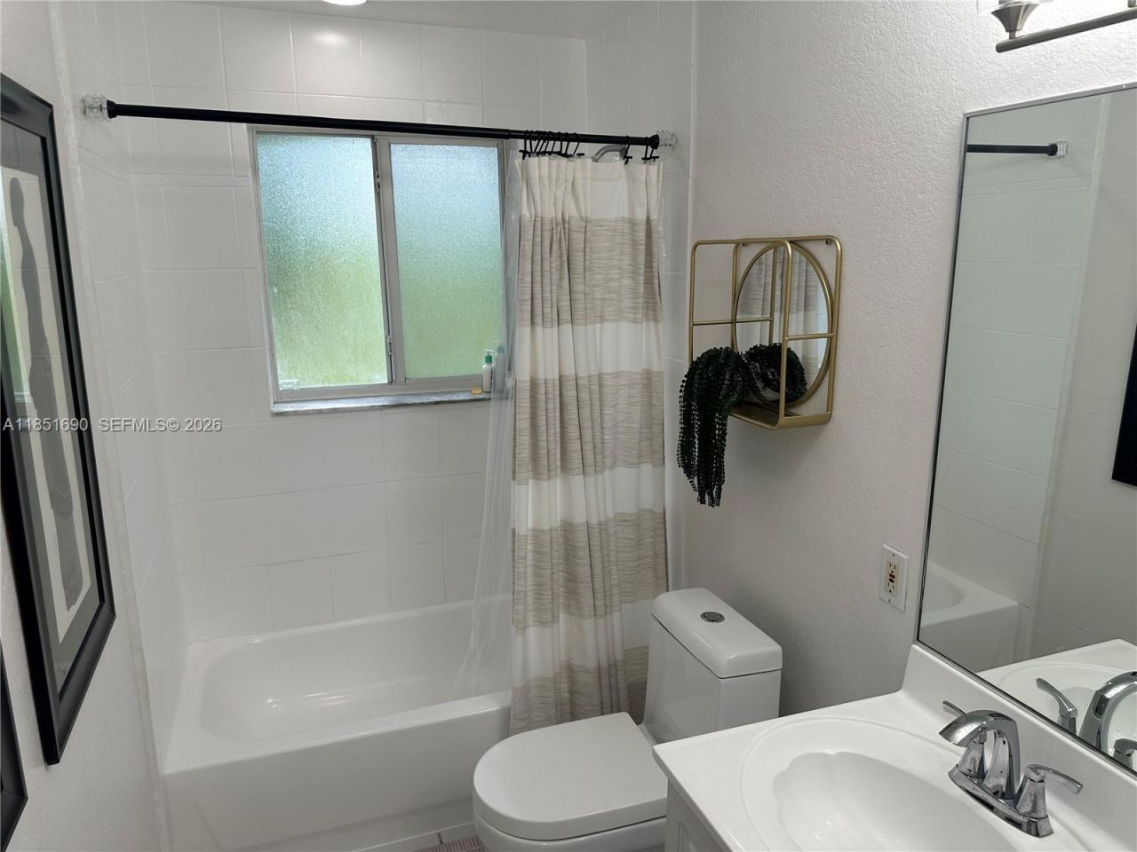 11 NE 151st St, Miami, FL 33162 Photo