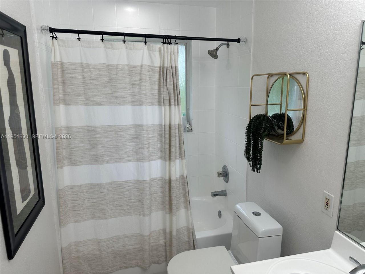 11 NE 151st St, Miami, FL 33162 Photo