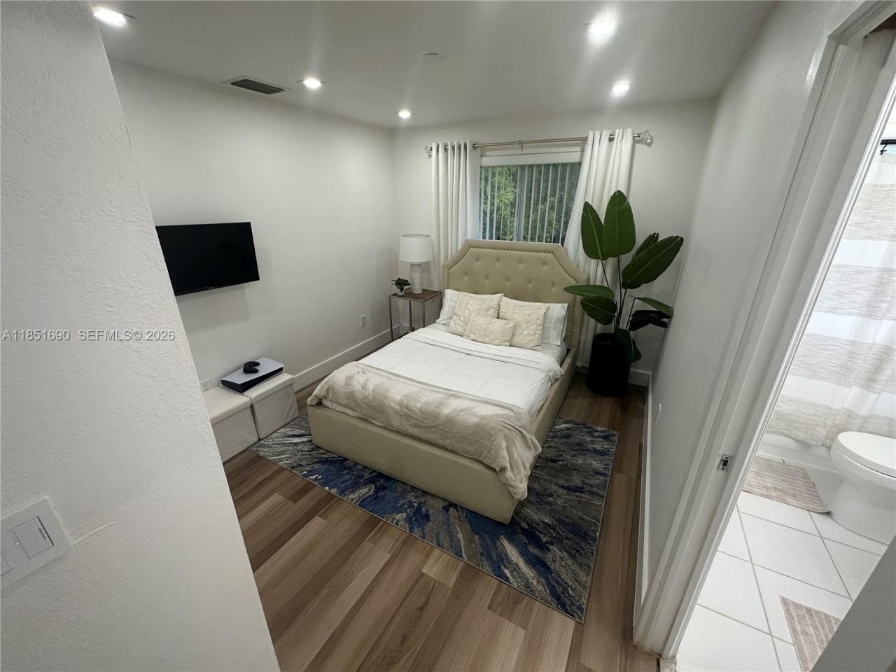 11 NE 151st St, Miami, FL 33162 Photo