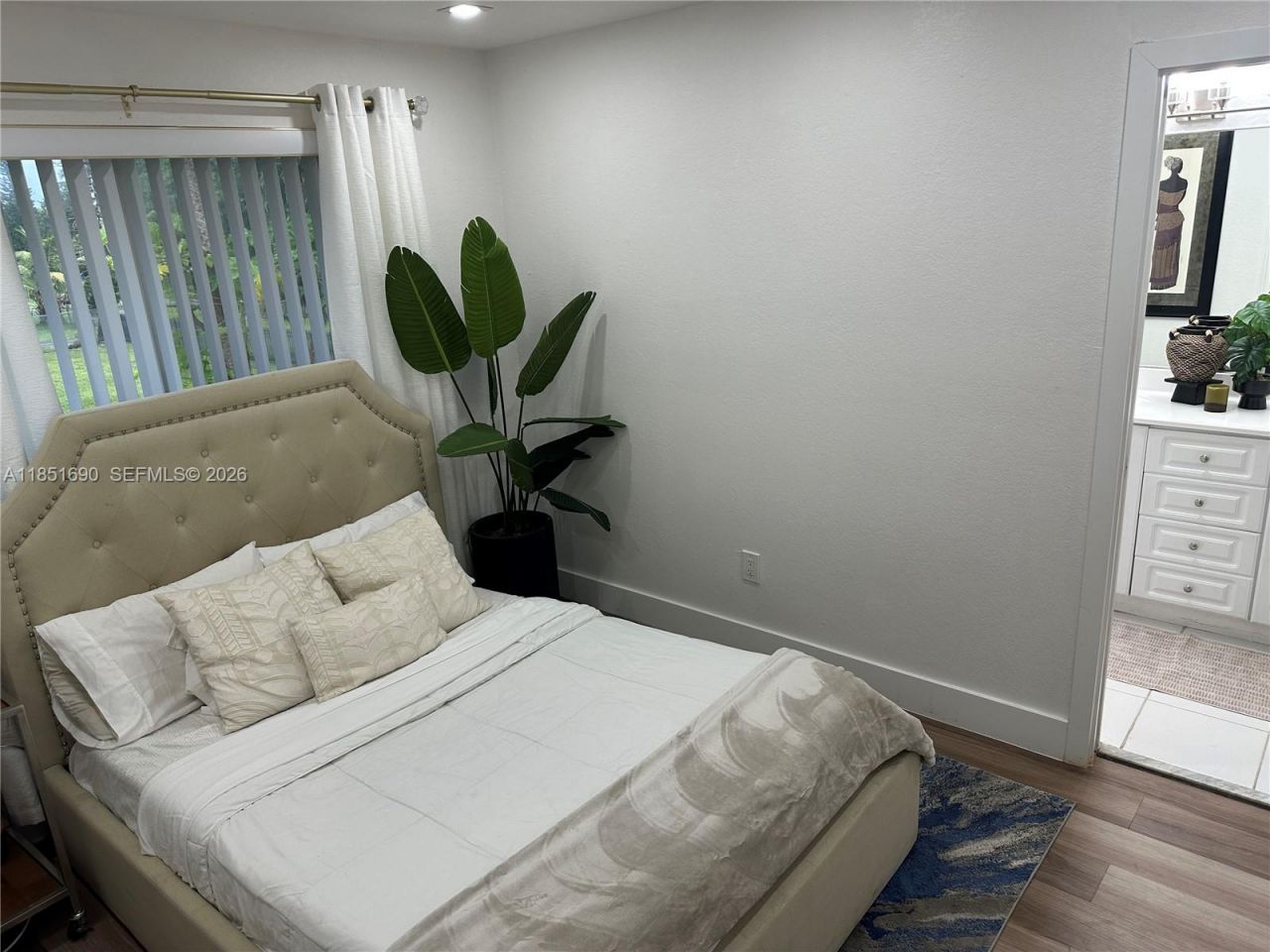 11 NE 151st St, Miami, FL 33162 Photo