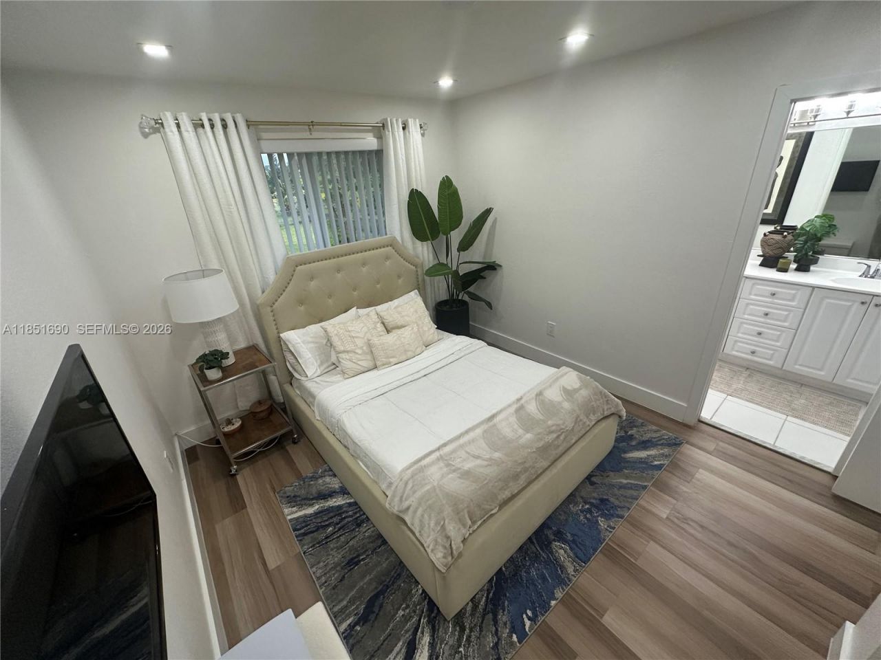 11 NE 151st St, Miami, FL 33162 Photo