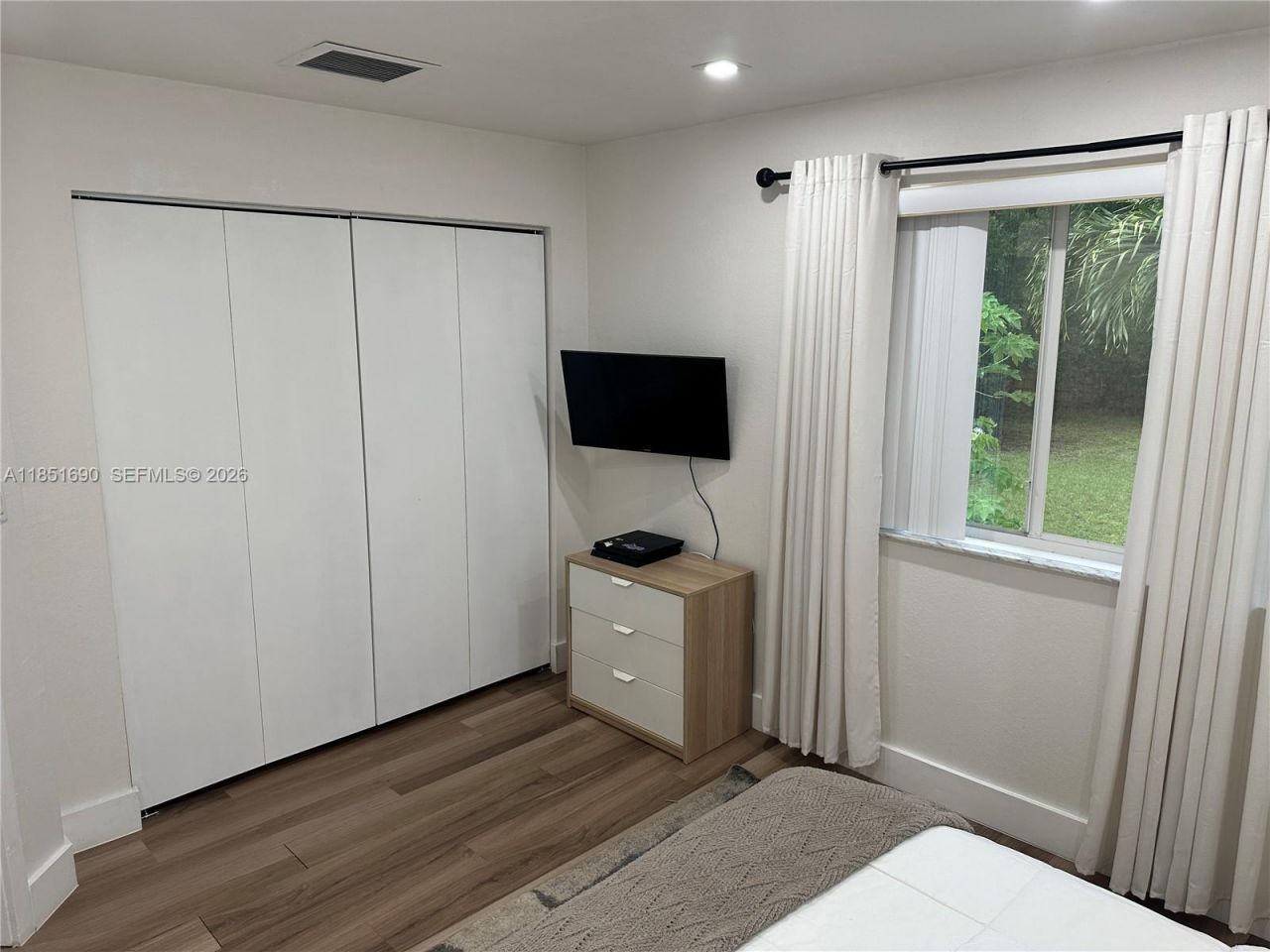 11 NE 151st St, Miami, FL 33162 Photo