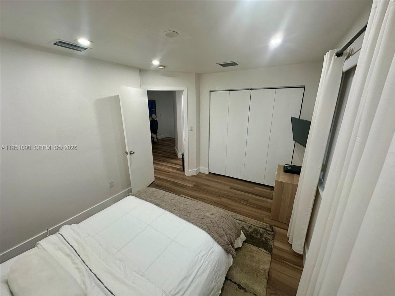 11 NE 151st St, Miami, FL 33162 Photo