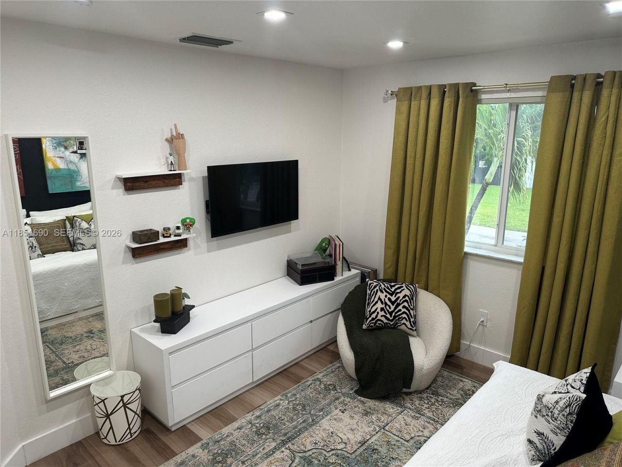 11 NE 151st St, Miami, FL 33162 Photo