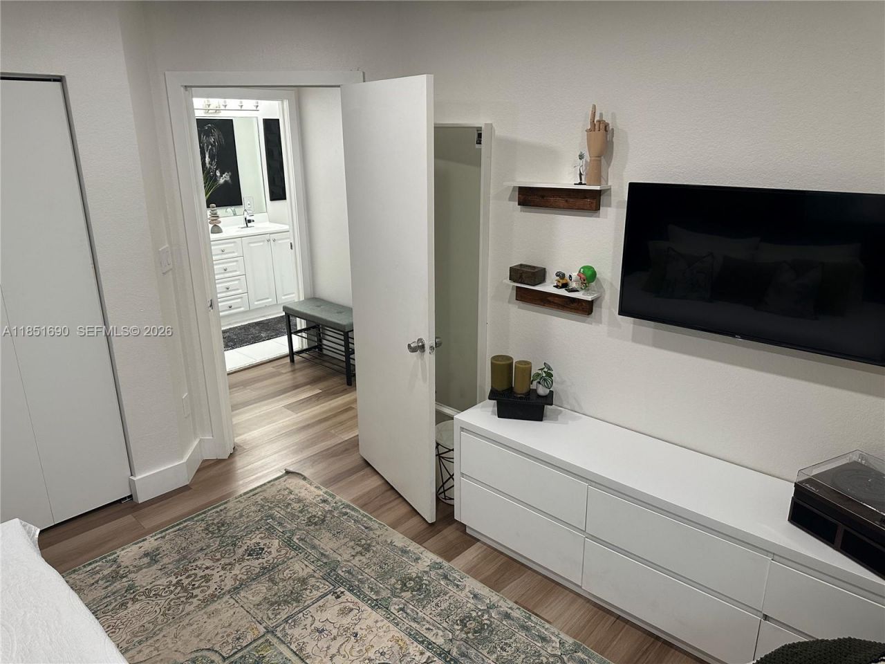 11 NE 151st St, Miami, FL 33162 Photo