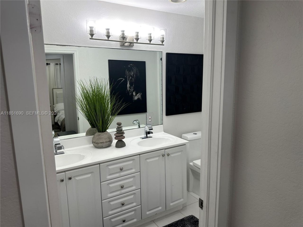 11 NE 151st St, Miami, FL 33162 Photo