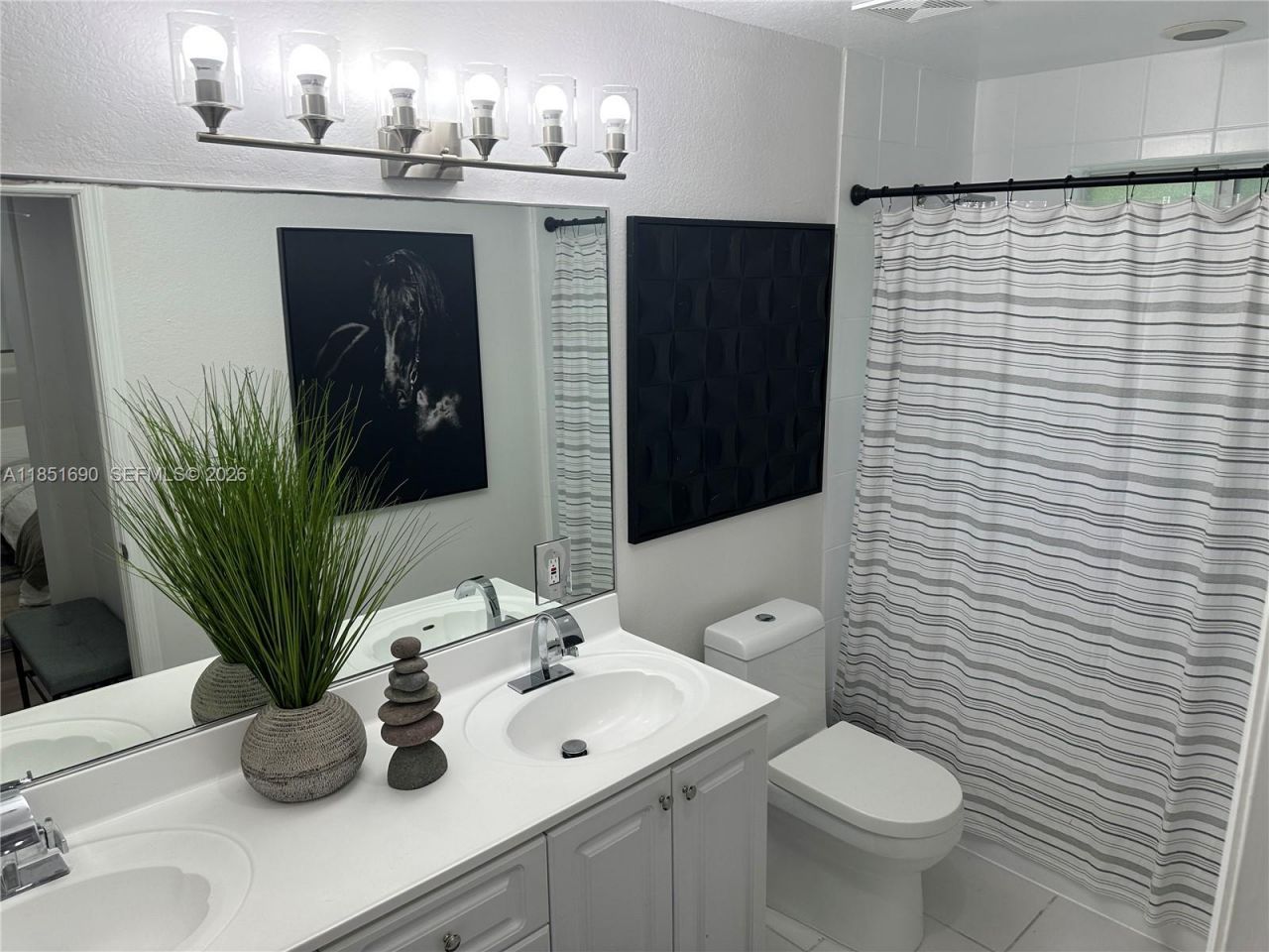 11 NE 151st St, Miami, FL 33162 Photo