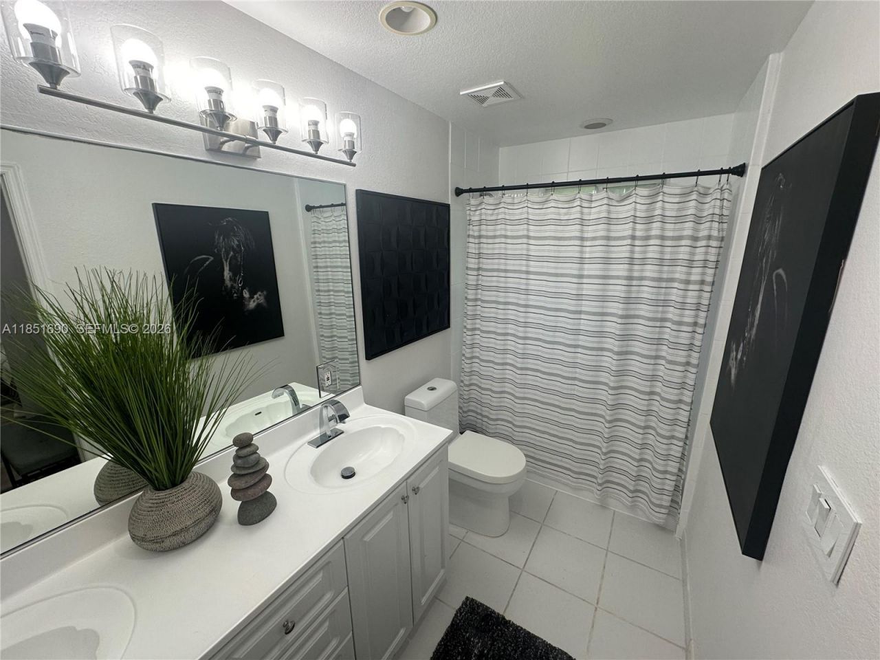 11 NE 151st St, Miami, FL 33162 Photo