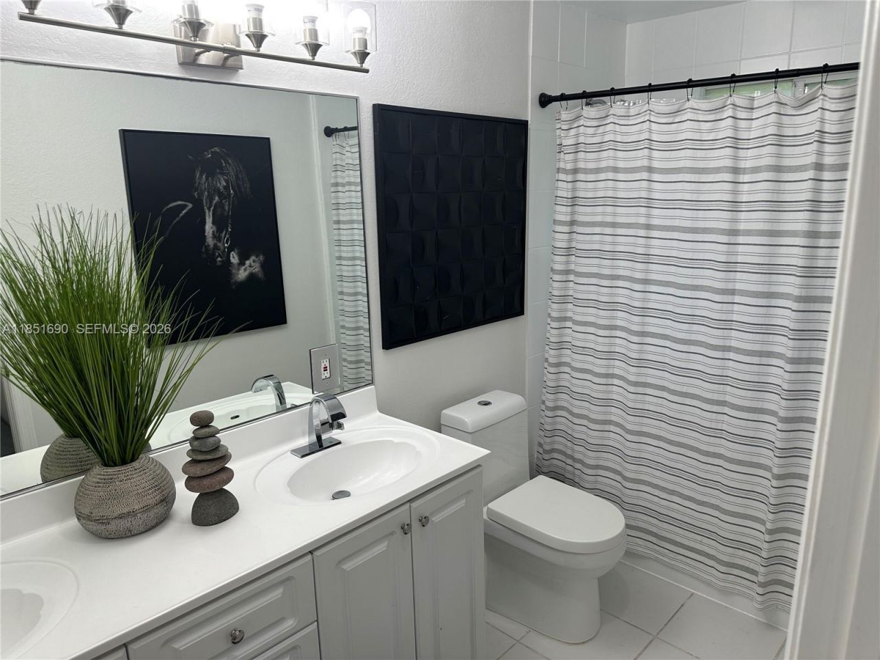 11 NE 151st St, Miami, FL 33162 Photo