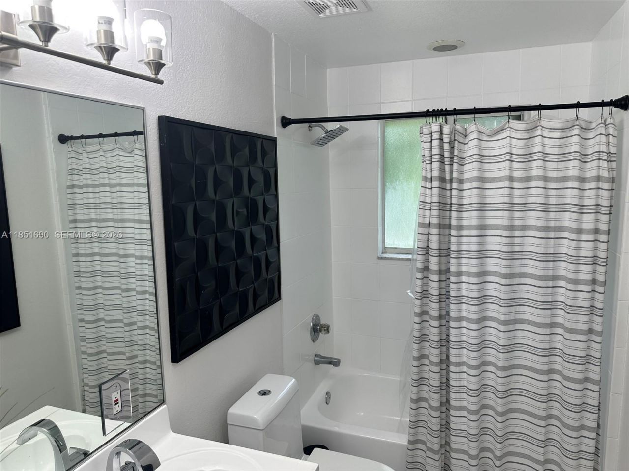 11 NE 151st St, Miami, FL 33162 Photo