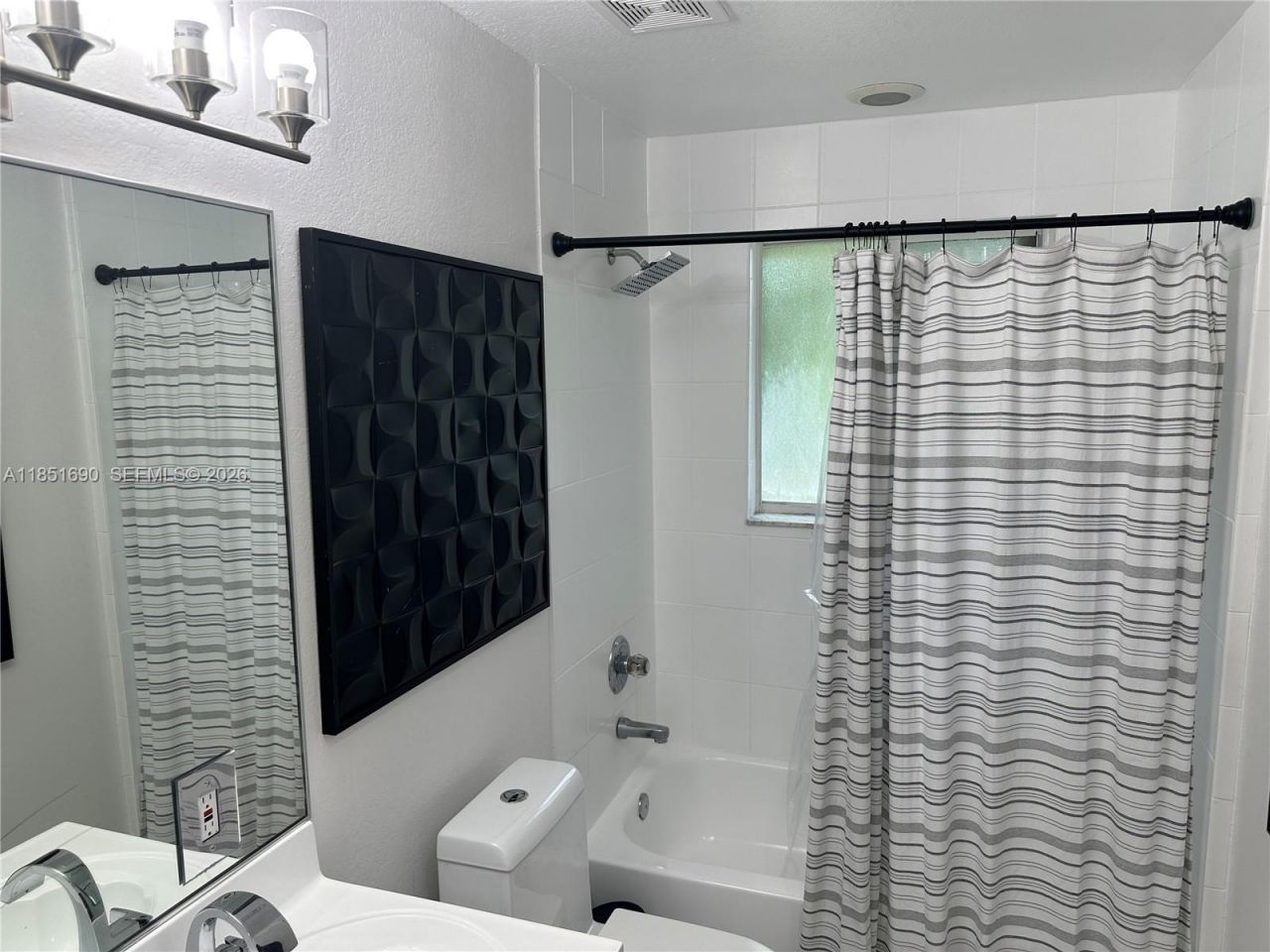 11 NE 151st St, Miami, FL 33162 Photo