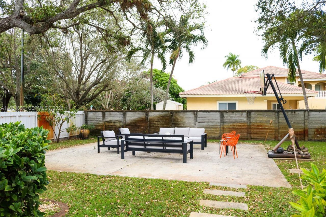 11 NE 151st St, Miami, FL 33162 Photo