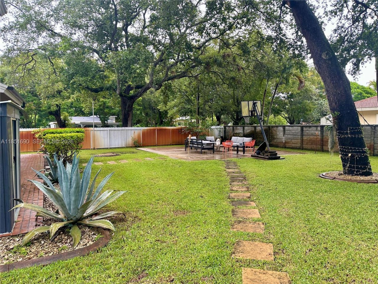 11 NE 151st St, Miami, FL 33162 Photo