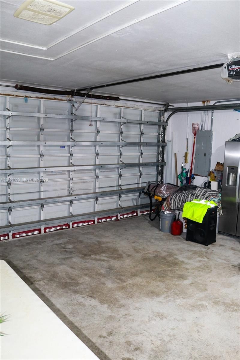 11 NE 151st St, Miami, FL 33162 Photo