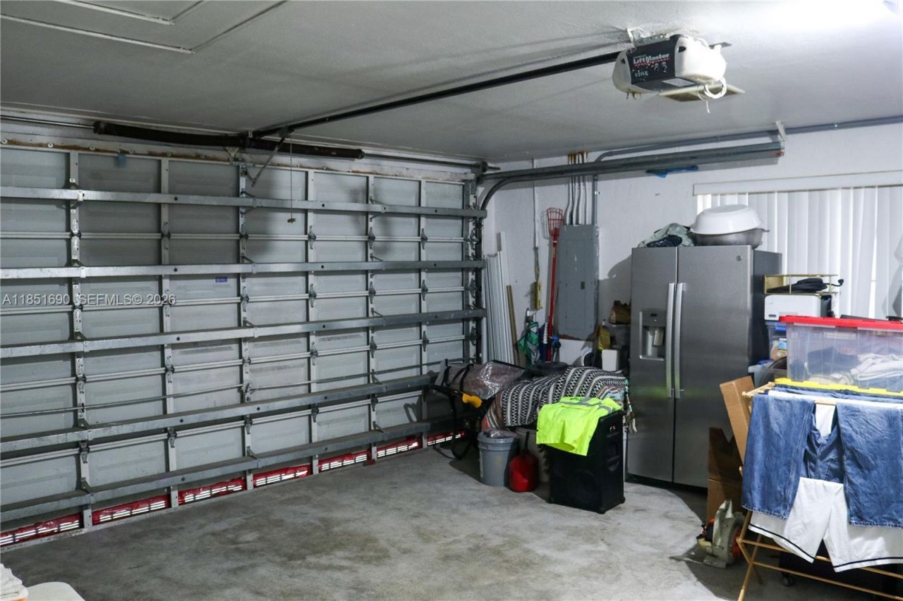 11 NE 151st St, Miami, FL 33162 Photo