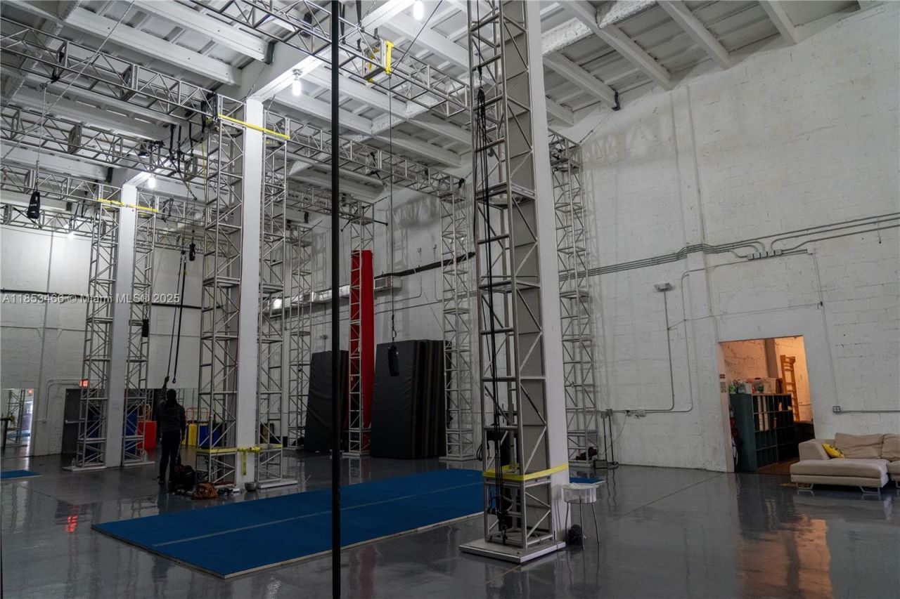 1395 NW 22nd St, Miami, FL 33142 Photo