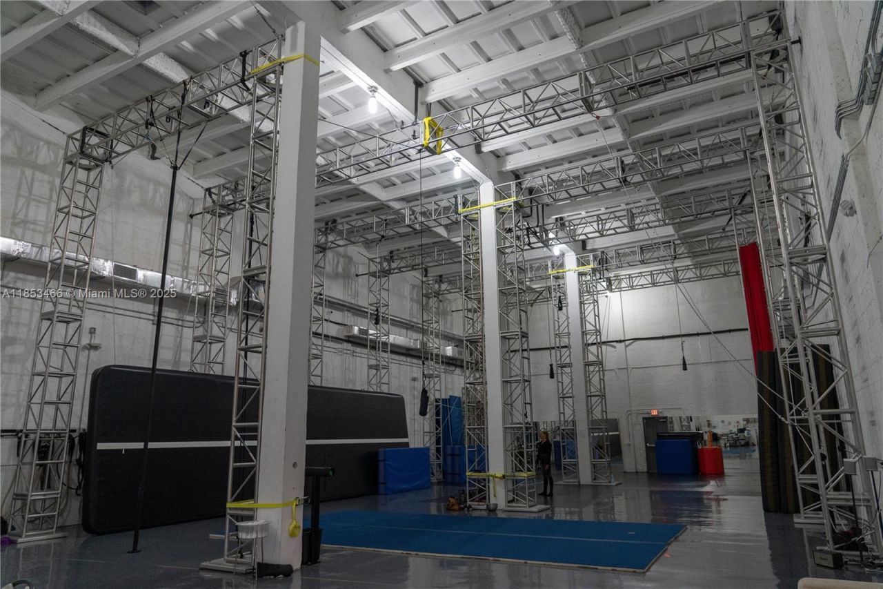 1395 NW 22nd St, Miami, FL 33142 Photo