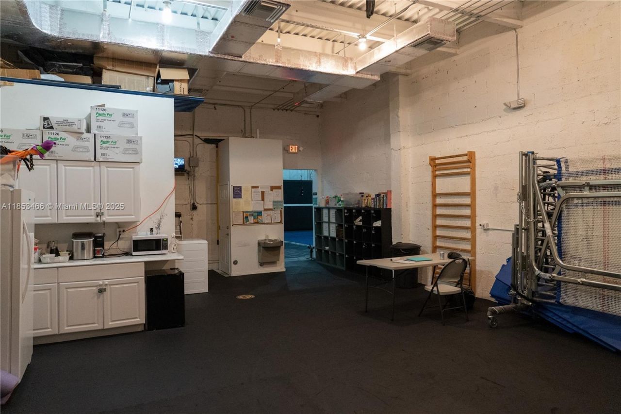 1395 NW 22nd St, Miami, FL 33142 Photo