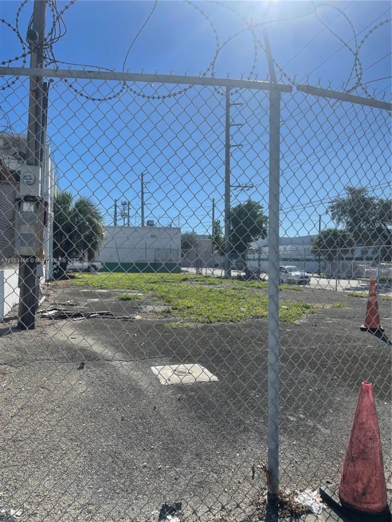 1395 NW 22nd St, Miami, FL 33142 Photo