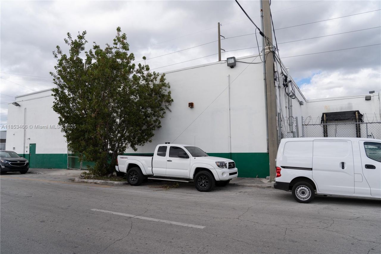 1395 NW 22nd St, Miami, FL 33142 Photo