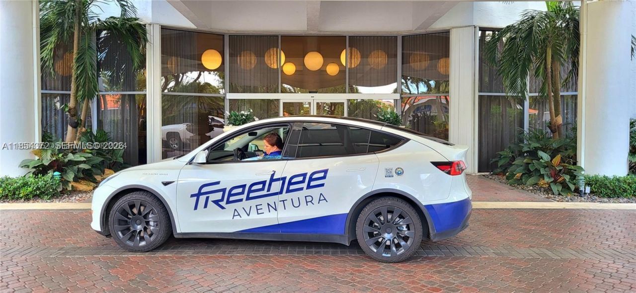 3530 Mystic Pointe Dr, Unit 2508, Aventura, FL 33180 Photo