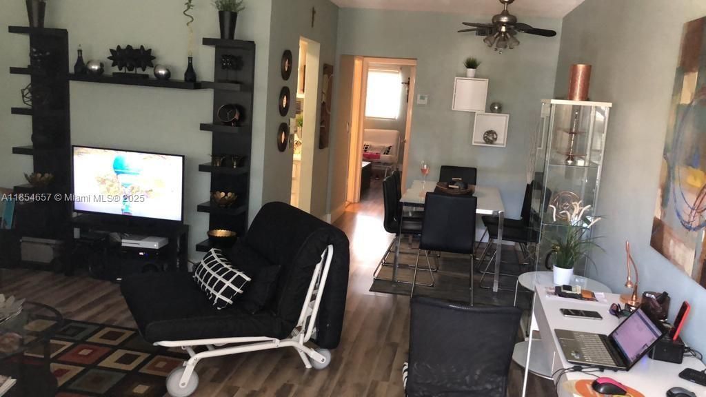 419 Golden Isles Dr, Unit 305, Hallandale Beach, FL 33009 Photo