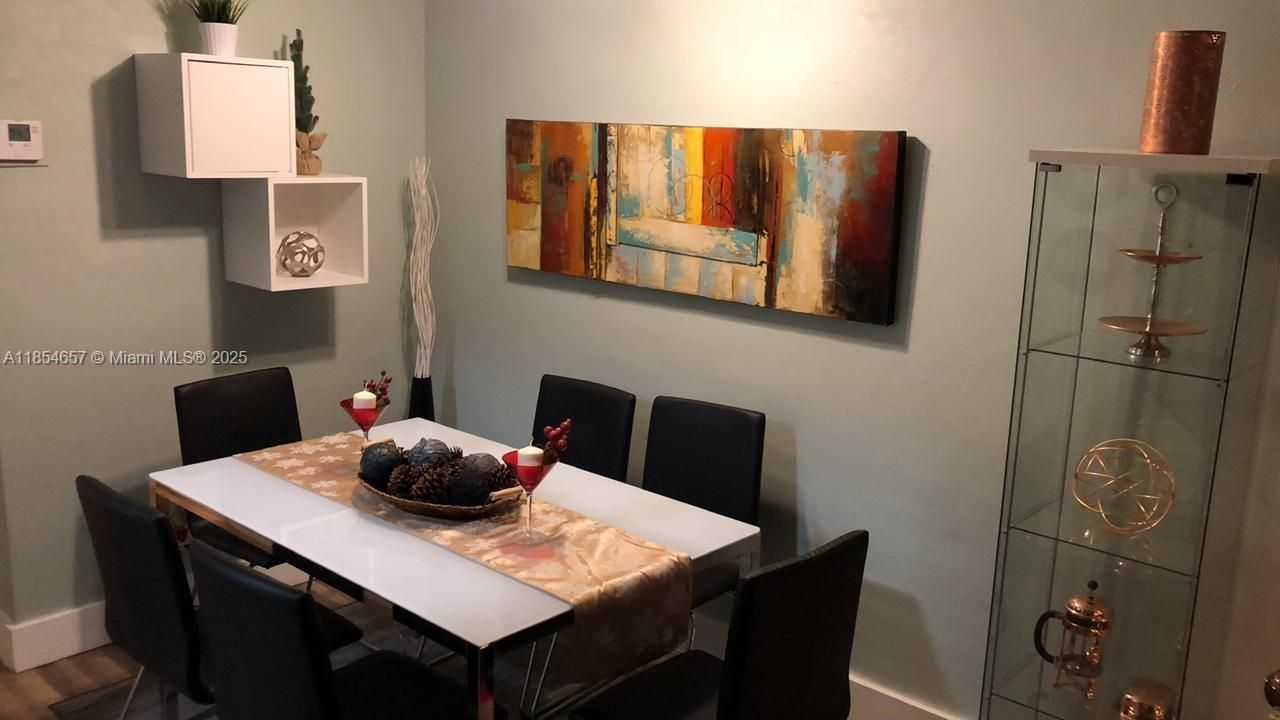 419 Golden Isles Dr, Unit 305, Hallandale Beach, FL 33009 Photo