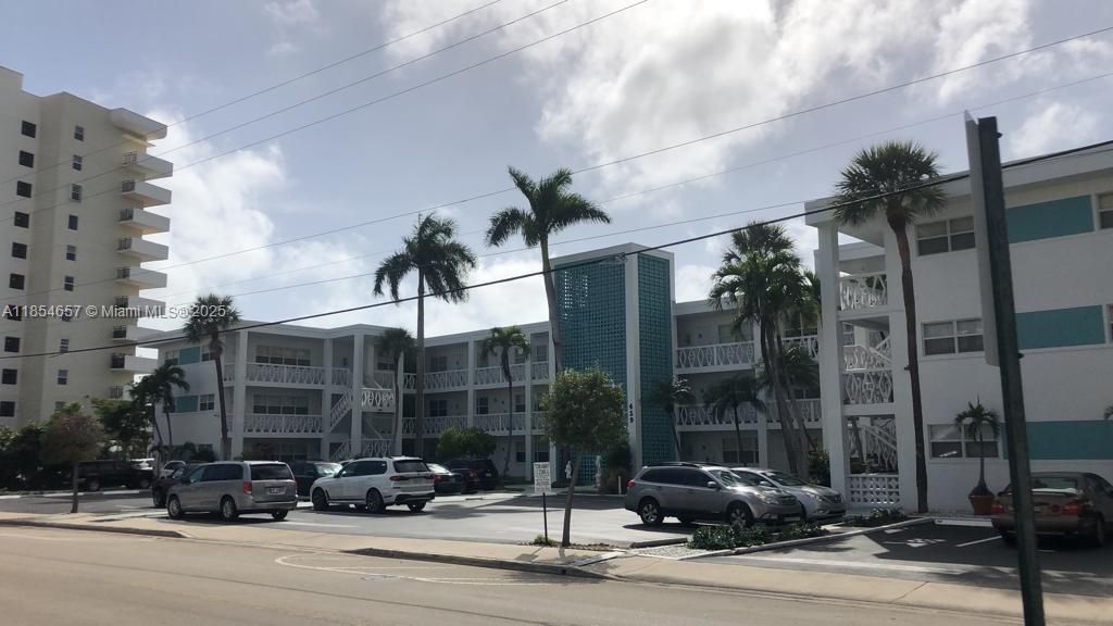419 Golden Isles Dr, Unit 305, Hallandale Beach, FL 33009 Photo