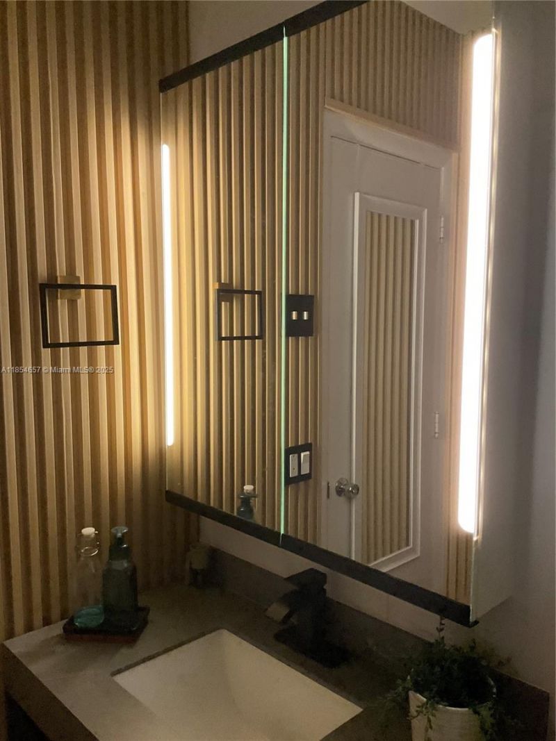 419 Golden Isles Dr, Unit 305, Hallandale Beach, FL 33009 Photo