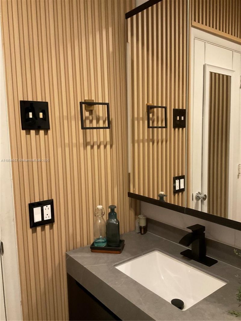 419 Golden Isles Dr, Unit 305, Hallandale Beach, FL 33009 Photo