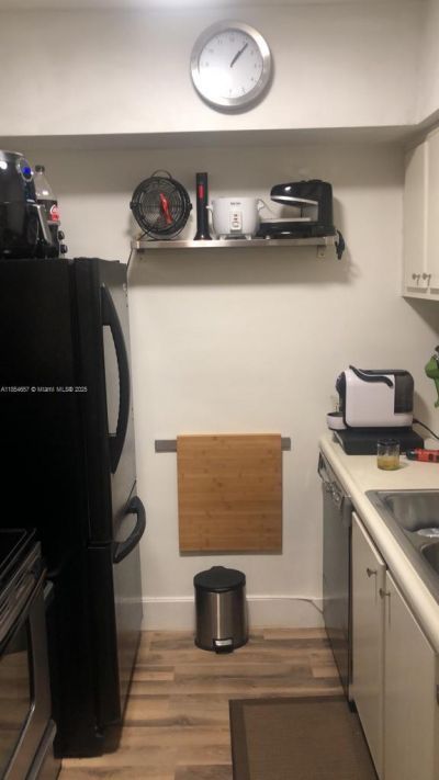 419 Golden Isles Dr, Unit 305, Hallandale Beach, FL 33009 Photo