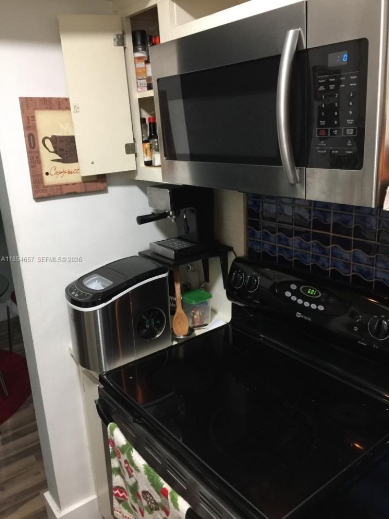 419 Golden Isles Dr, Unit 305, Hallandale Beach, FL 33009 Photo