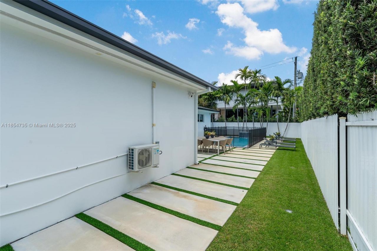 1331 97th St, Bay Harbor Islands, FL 33154 Photo