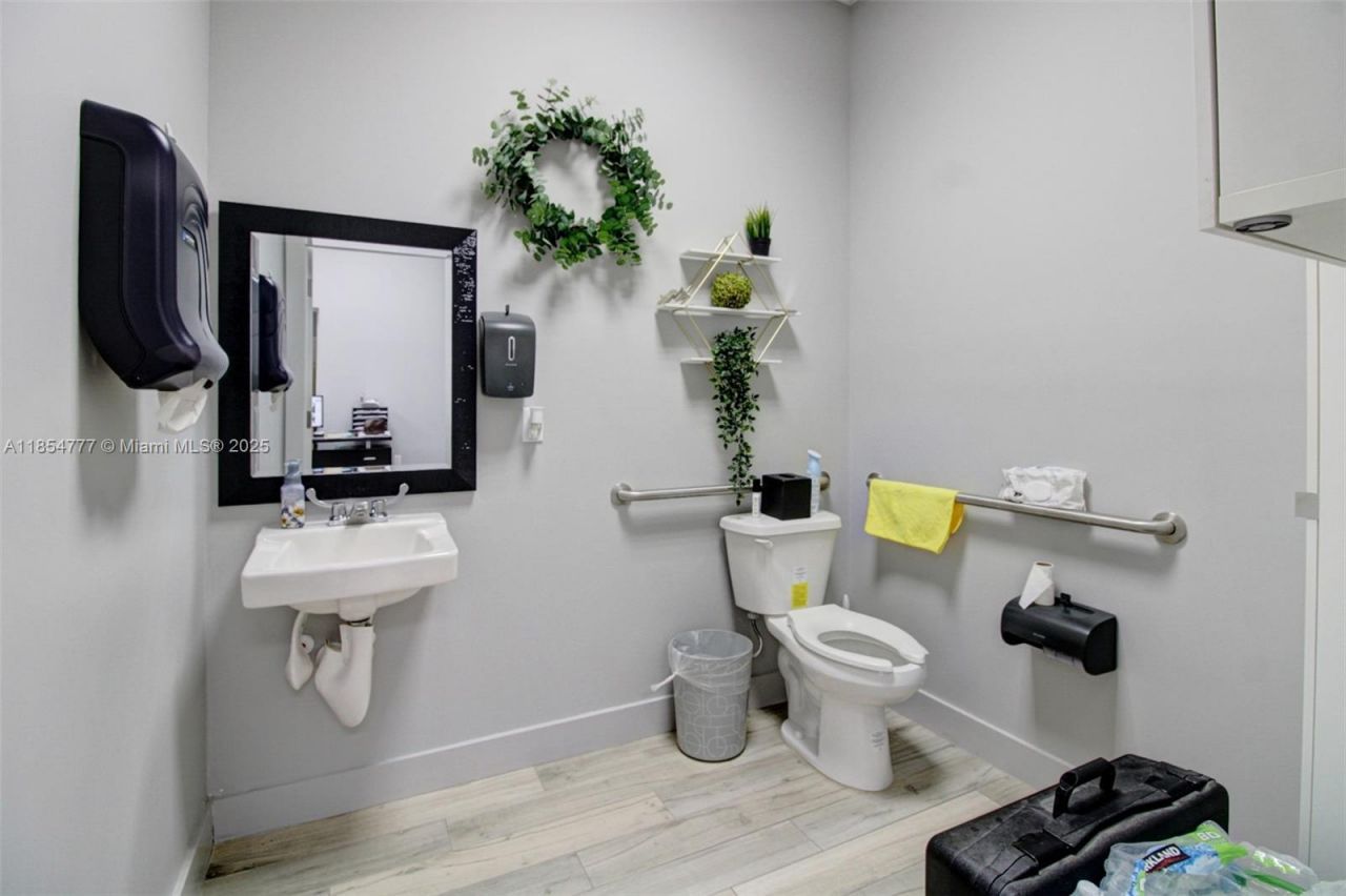 500 S Dixie Hwy, Hollywood, FL 33020 Photo