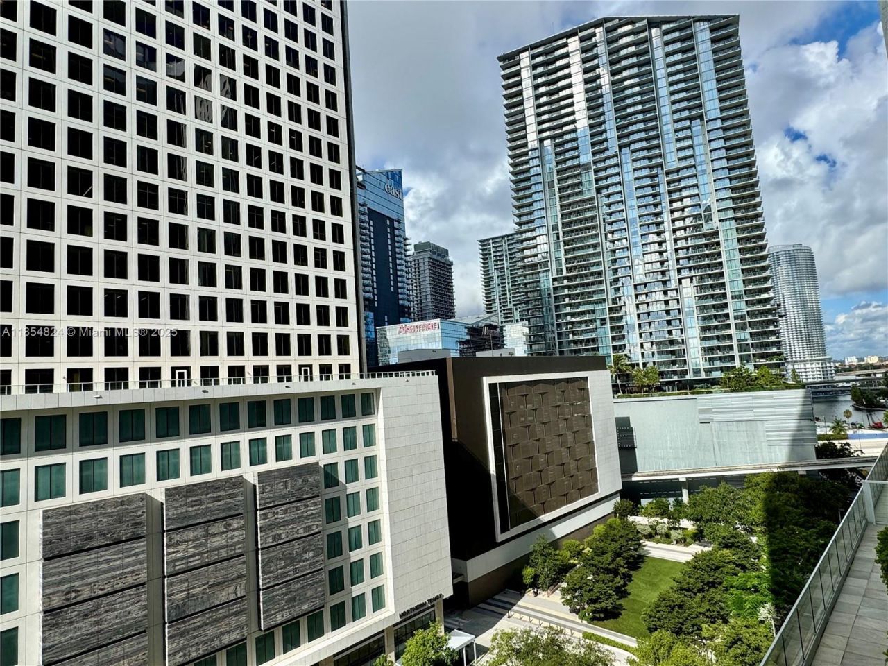 500 Brickell Ave, Unit 1204, Miami, FL 33131 Photo
