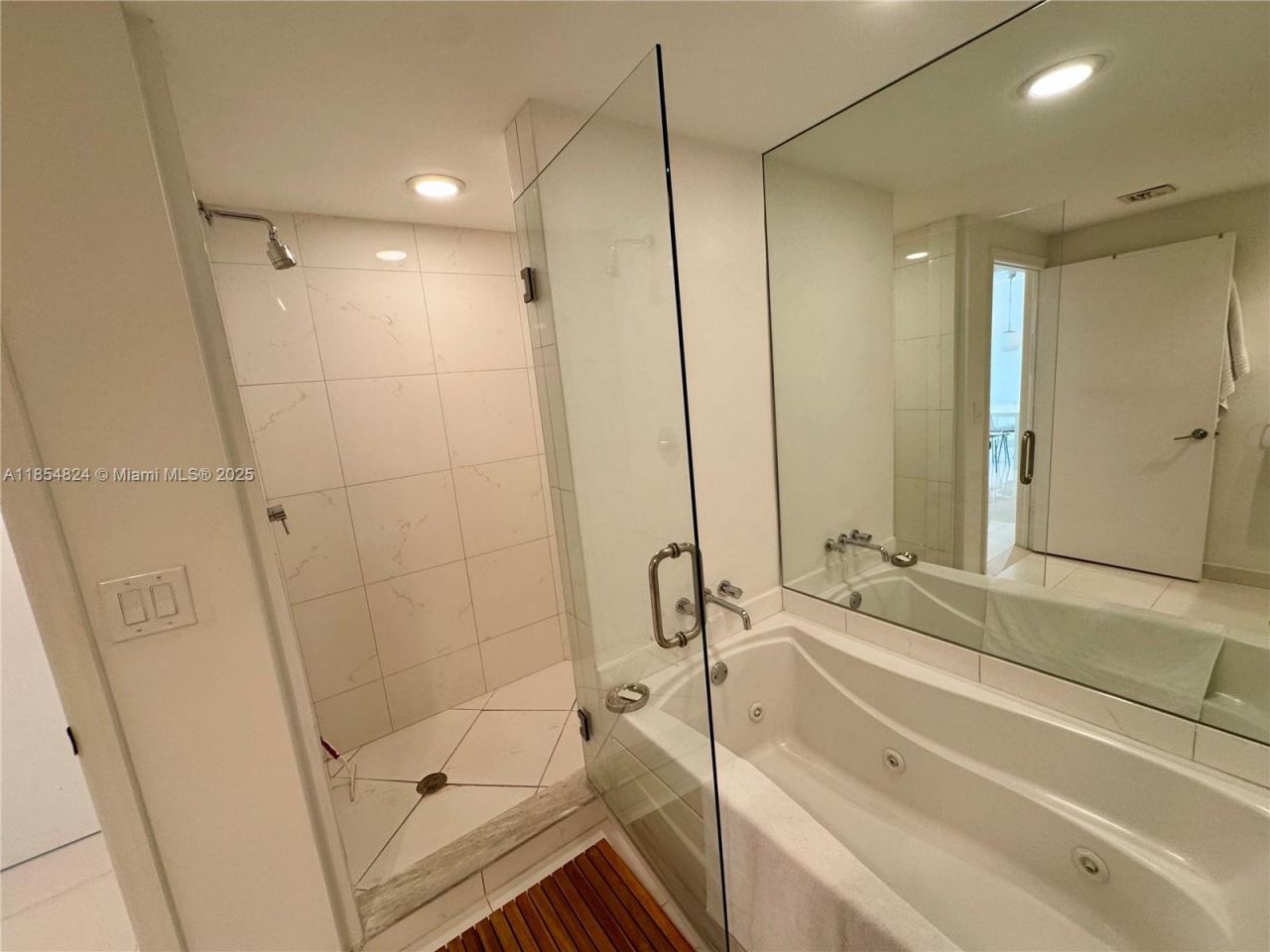 500 Brickell Ave, Unit 1204, Miami, FL 33131 Photo