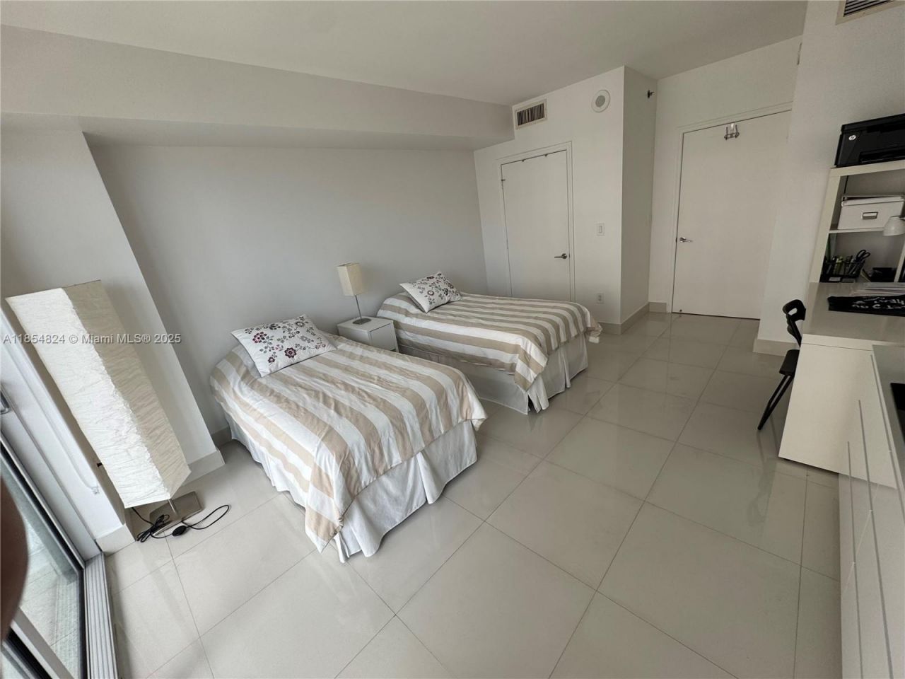 500 Brickell Ave, Unit 1204, Miami, FL 33131 Photo