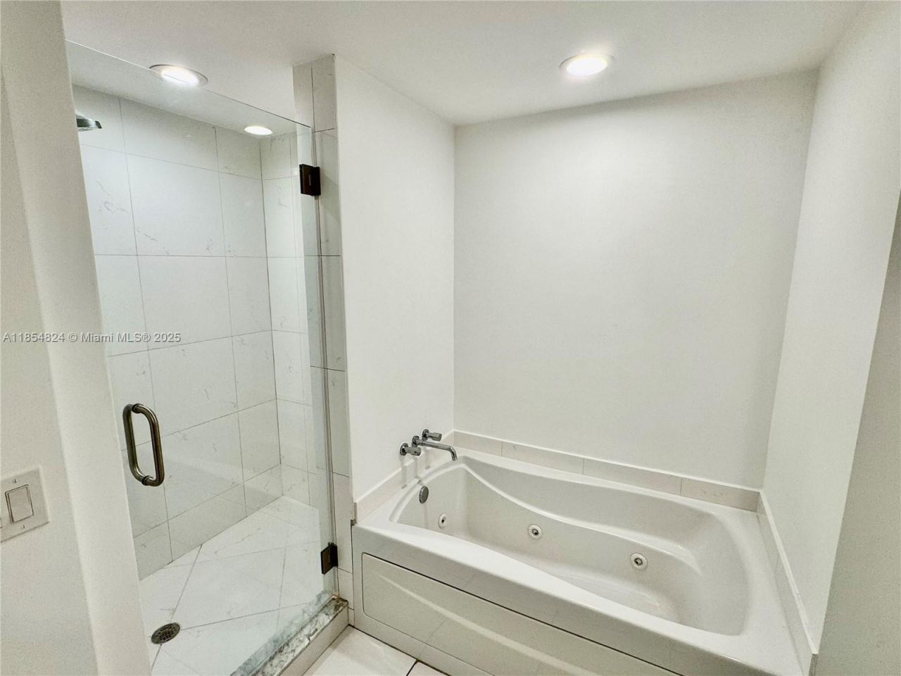 500 Brickell Ave, Unit 1204, Miami, FL 33131 Photo