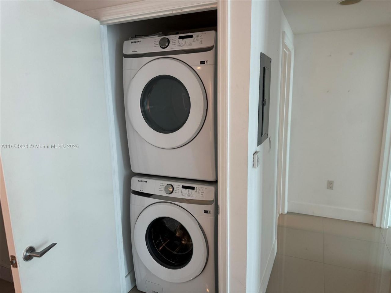 500 Brickell Ave, Unit 1204, Miami, FL 33131 Photo