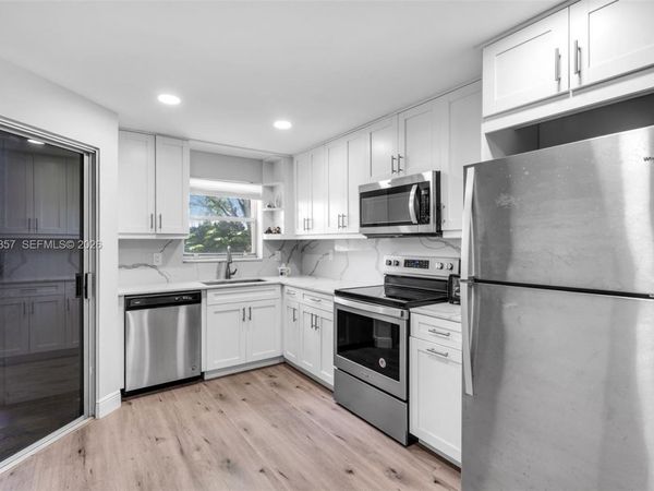 3524 Via Poinciana, Unit 302, Lake Worth, FL 33467