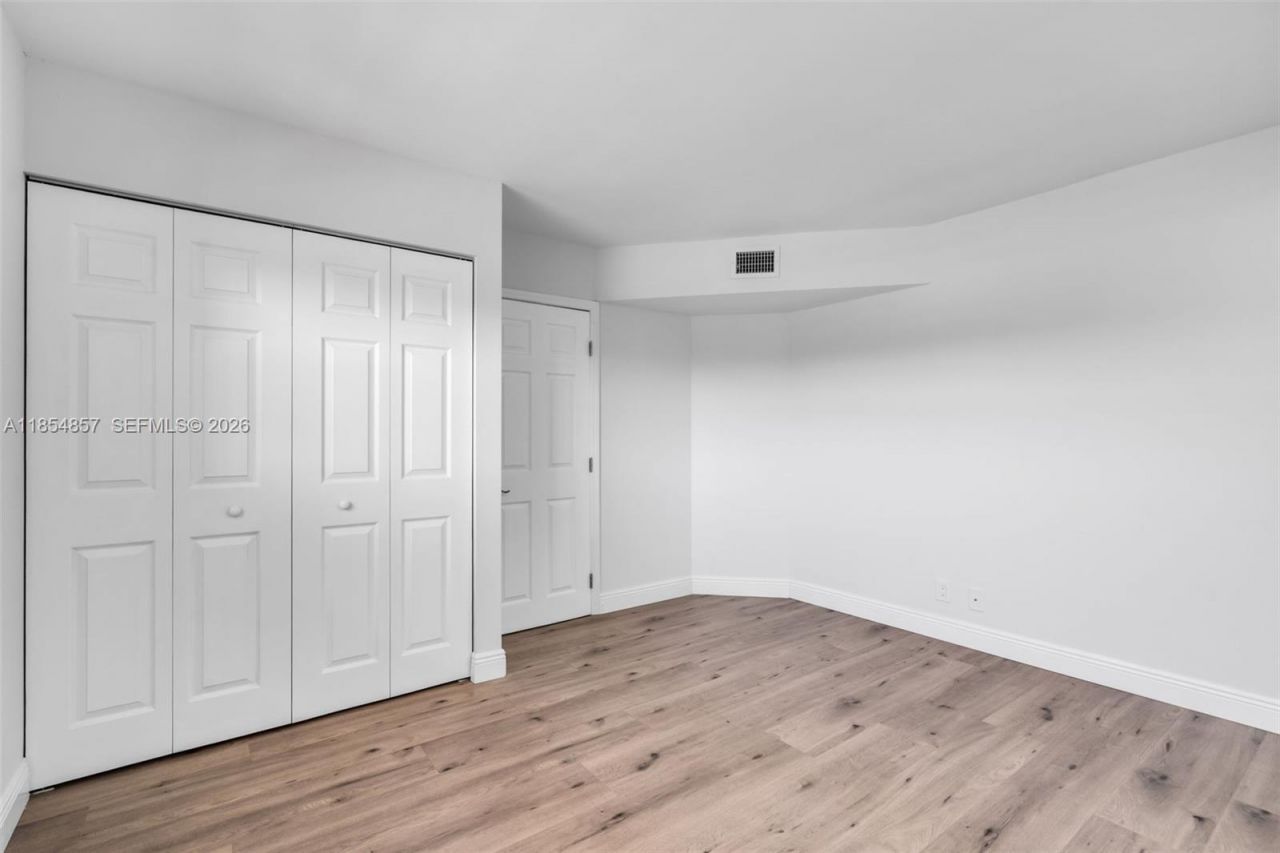 3524 Via Poinciana, Unit 302, Lake Worth, FL 33467 Photo